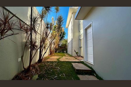 Casa à venda com 300m², 3 quartos e sem vaga