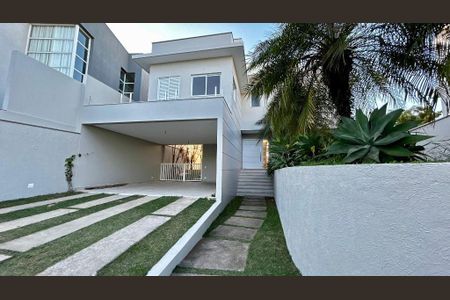 Casa à venda com 300m², 3 quartos e sem vaga