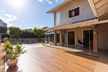 Casa à venda com 321m², 3 quartos e 4 vagas