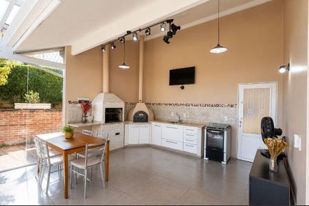 Casa à venda com 321m², 3 quartos e 4 vagas