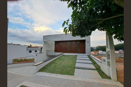 Casa à venda com 250m², 3 quartos e 4 vagas