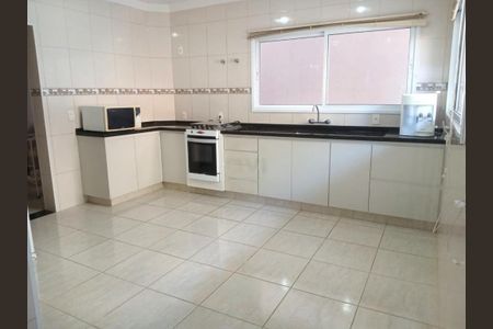 Casa à venda com 240m², 3 quartos e 2 vagas