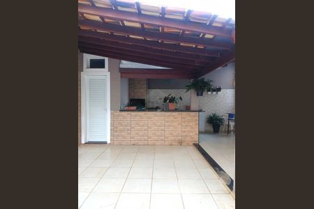 Casa à venda com 240m², 3 quartos e 2 vagas