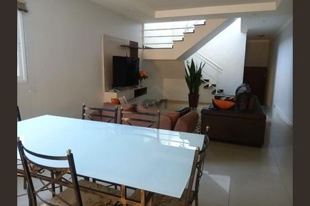 Casa à venda com 240m², 3 quartos e 2 vagas