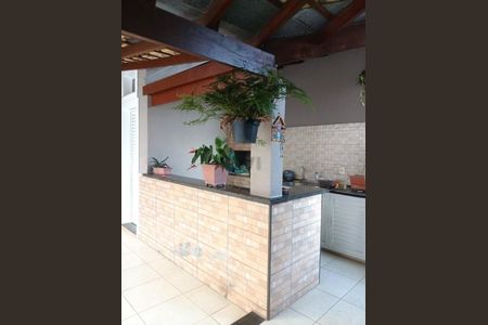 Casa à venda com 240m², 3 quartos e 2 vagas