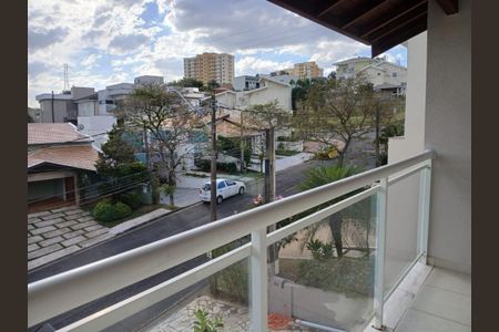 Casa à venda com 240m², 3 quartos e 2 vagas