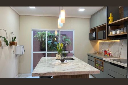 Casa à venda com 180m², 3 quartos e 4 vagas