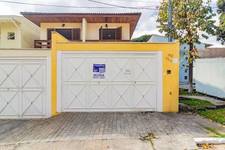 Casa para alugar com 135m², 3 quartos e 3 vagas Casa para alugar com 135m², 3 quartos e 3 vagasFachada