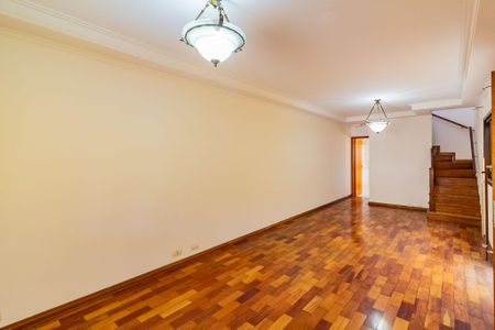 Casa para alugar com 135m², 3 quartos e 3 vagas Casa para alugar com 135m², 3 quartos e 3 vagasSala