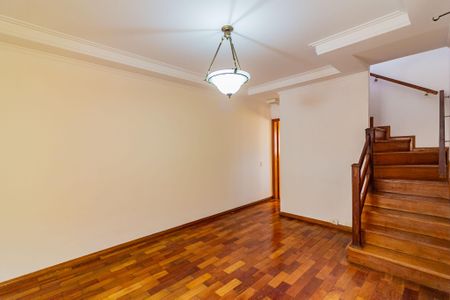 Casa para alugar com 135m², 3 quartos e 3 vagas Casa para alugar com 135m², 3 quartos e 3 vagasSala