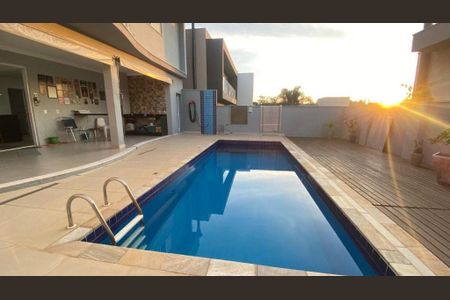 Casa à venda com 274m², 3 quartos e 4 vagas
