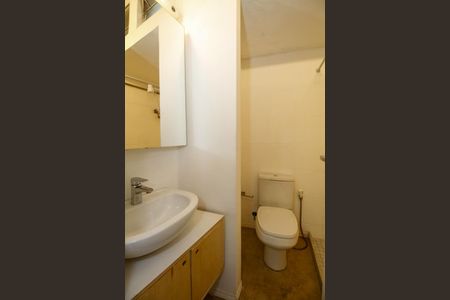 Banheiro de casa para alugar com 1 quarto, 60m² em Vila Madalena, São Paulo