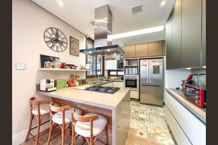 Casa à venda com 335m², 3 quartos e 4 vagas