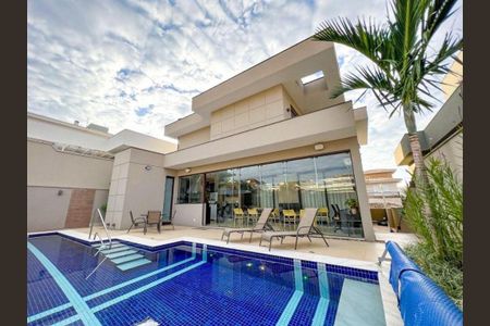 Casa à venda com 335m², 3 quartos e 4 vagas