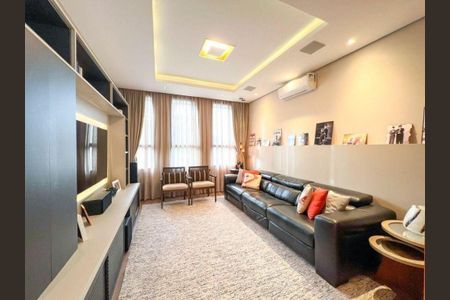 Casa à venda com 335m², 3 quartos e 4 vagas
