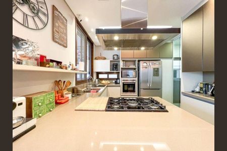 Casa à venda com 335m², 3 quartos e 4 vagas