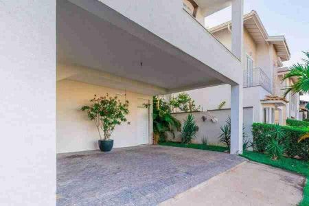 Casa à venda com 235m², 3 quartos e 4 vagas