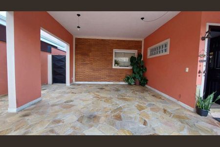 Casa à venda com 253m², 5 quartos e 5 vagas