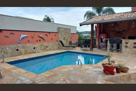 Casa à venda com 253m², 5 quartos e 5 vagas