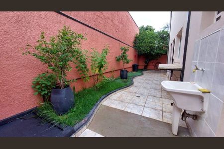 Casa à venda com 253m², 5 quartos e 5 vagas