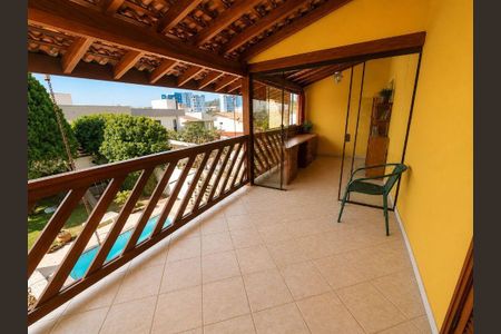 Casa à venda com 327m², 5 quartos e 4 vagas