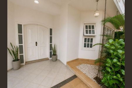 Casa à venda com 327m², 5 quartos e 4 vagas