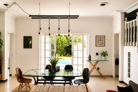 Casa à venda com 327m², 5 quartos e 4 vagas