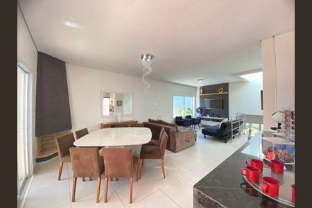 Casa à venda com 3 quartos, 226m² em Jardim Sao Marcos, Valinhos