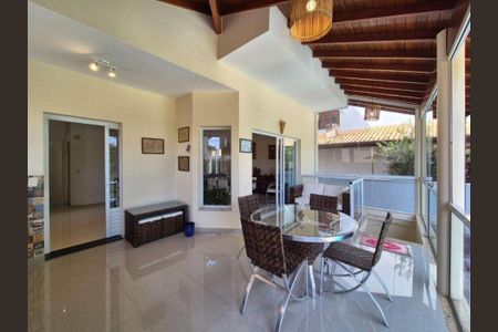 Casa à venda com 371m², 4 quartos e 4 vagas