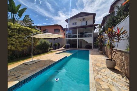 Casa à venda com 371m², 4 quartos e 4 vagas