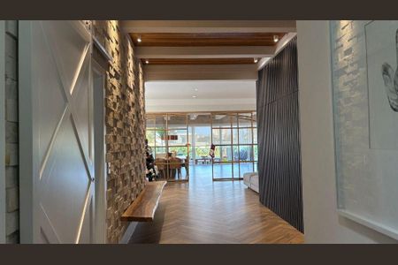 Casa à venda com 321m², 3 quartos e 4 vagas