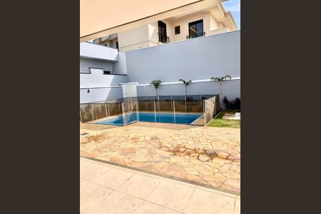 Casa à venda com 228m², 3 quartos e 4 vagas