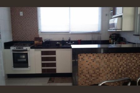 Casa à venda com 3 quartos, 278m² em Colina dos Pinheiros, Valinhos