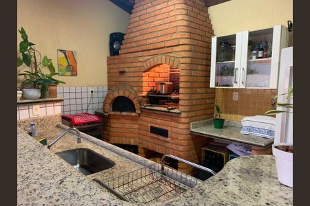 Casa à venda com 250m², 3 quartos e 4 vagas