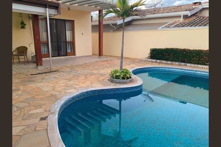 Casa à venda com 250m², 3 quartos e 4 vagas