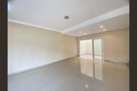 Casa à venda com 253m², 3 quartos e 4 vagas
