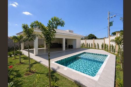 Casa à venda com 97m², 3 quartos e 2 vagas