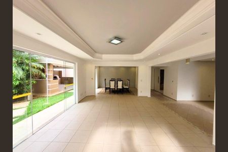 Casa à venda com 367m², 3 quartos e 4 vagas