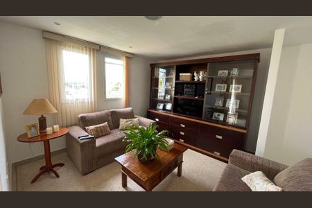 Casa à venda com 242m², 3 quartos e 2 vagas