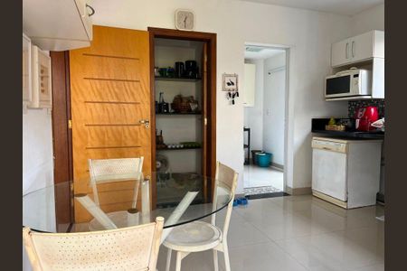 Casa à venda com 242m², 3 quartos e 2 vagas
