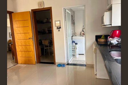 Casa à venda com 242m², 3 quartos e 2 vagas