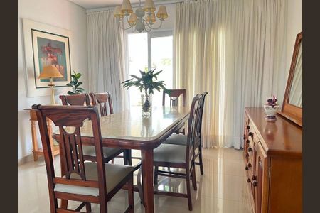 Casa à venda com 242m², 3 quartos e 2 vagas
