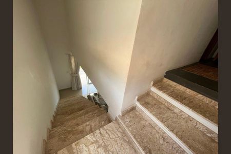 Casa à venda com 242m², 3 quartos e 2 vagas