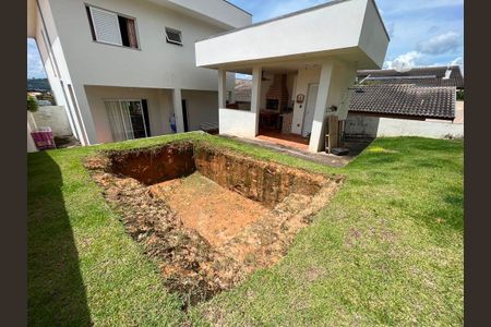 Casa à venda com 242m², 3 quartos e 2 vagas