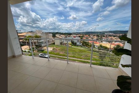 Casa à venda com 242m², 3 quartos e 2 vagas