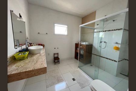Casa à venda com 242m², 3 quartos e 2 vagas