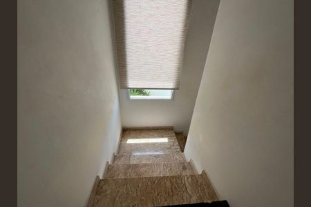 Casa à venda com 242m², 3 quartos e 2 vagas