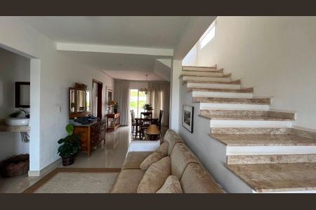 Casa à venda com 242m², 3 quartos e 2 vagas