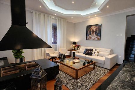 Casa à venda com 350m², 4 quartos e 4 vagas