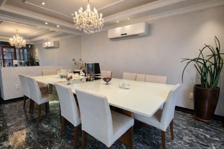 Casa à venda com 350m², 4 quartos e 4 vagas